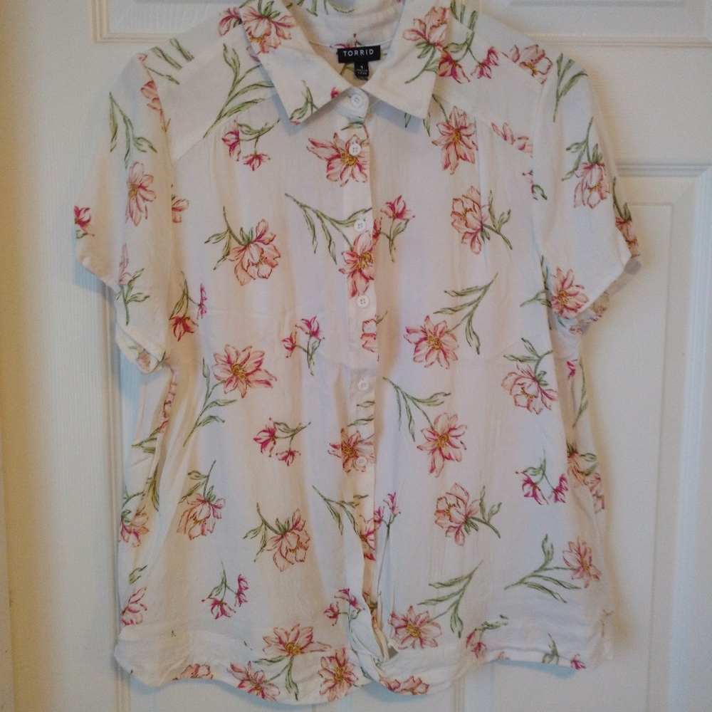 Torrid Woman's Tunic White Pink Flower Shirt Sz 1